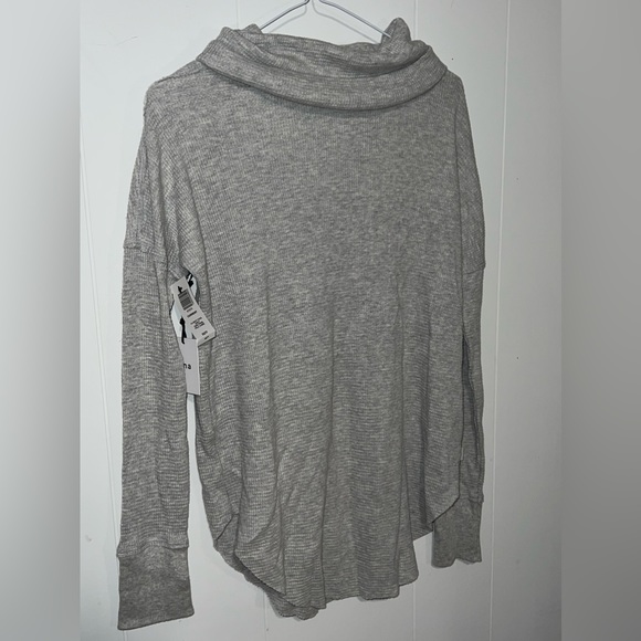 Aritzia Thermal Cowlneck - Picture 4 of 7